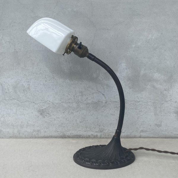画像5: VINTAGE ANTIQUE DESKLAMP ALADDIN MFG Co. ヴィンテージ アンティーク デスクランプ スタンドライト 卓上ライト 照明 / テーブルランプ ミルクガラスシェード グースネック アメリカ (2) (5)