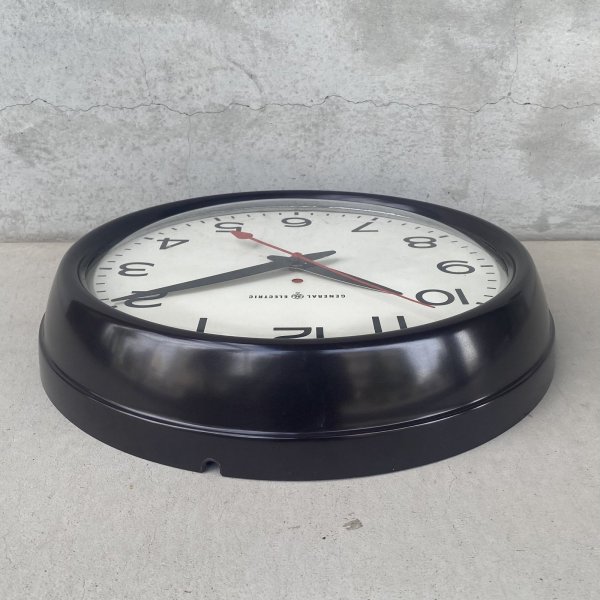 画像4: VINTAGE ANTIQUE GENERAL ELECTRIC WALL CLOCK GE ヴィンテージ アンティーク ウォールクロック ゼネラルエレクトリック 壁掛け時計 / スクールクロック ベークライト 焦げ茶 丸型 店舗什器 アメリカ (2) (4)