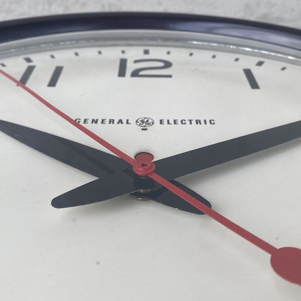 画像7: VINTAGE ANTIQUE GENERAL ELECTRIC WALL CLOCK GE ヴィンテージ アンティーク ウォールクロック ゼネラルエレクトリック 壁掛け時計 / スクールクロック ベークライト 焦げ茶 丸型 店舗什器 アメリカ (2) (7)