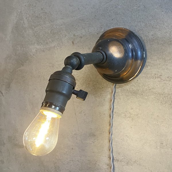 画像10: VINTAGE ANTIQUE LAMP LIGHT WALL LAMP JAPANNED ヴィンテージ アンティーク ジャパンド ライト ウォールランプ 壁付け照明 ブラケットランプ / ジャパンカラー コレクタブル 店舗什器 アメリカ 11 (10)
