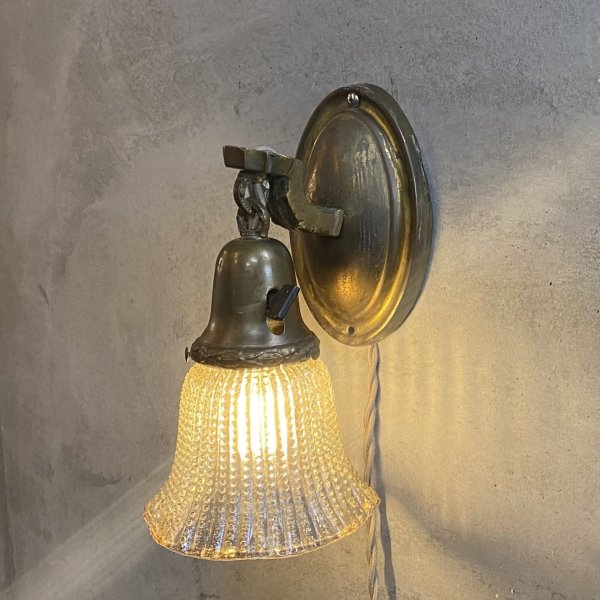 画像12: VINTAGE ANTIQUE LAMP LIGHT WALL LAMP ヴィンテージ アンティーク ライト ウォールランプ 壁付け照明 ブラケットランプ / ランプ ガラスシェード ブラス 真鍮 E26 店舗什器 アメリカ USA 16 (12)