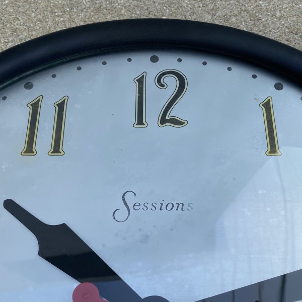 画像10: VINTAGE ANTIQUE WALL CLOCK SESSIONS ヴィンテージ アンティーク ウォールクロック 壁掛け時計 セッション / スクールクロック ベークライト ブラック 黒色 丸型 店舗什器 アメリカ (10)