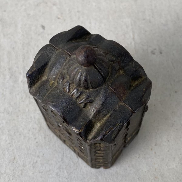 画像5: VINTAGE ANTIQUE BANK BUILDING CAST IRON ヴィンテージ アンティーク コインバンク 貯金箱 オブジェ 置物 / コレクタブル ディスプレイ キャストアイアン 鋳物 アメリカ (2) (5)