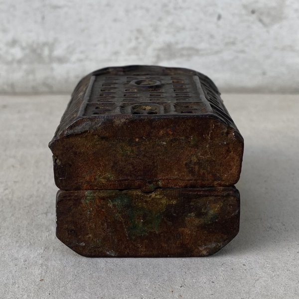 画像6: VINTAGE ANTIQUE BANK BUILDING CAST IRON ヴィンテージ アンティーク コインバンク 貯金箱 オブジェ 置物 / コレクタブル ディスプレイ キャストアイアン 鋳物 アメリカ (2) (6)