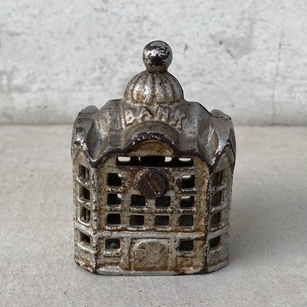 画像2: VINTAGE ANTIQUE BANK BUILDING CAST IRON ヴィンテージ アンティーク コインバンク 貯金箱 オブジェ 置物 / コレクタブル ディスプレイ キャストアイアン 鋳物 アメリカ (4) (2)
