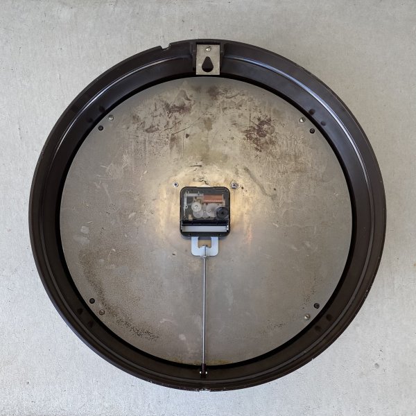 画像2: VINTAGE ANTIQUE GENERAL ELECTRIC WALL CLOCK GE ヴィンテージ アンティーク ウォールクロック ゼネラルエレクトリック 壁掛け時計 / スクールクロック ベークライト 焦げ茶 丸型 店舗什器 アメリカ (4) (2)