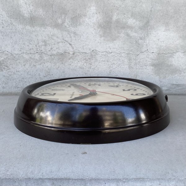 画像5: VINTAGE ANTIQUE GENERAL ELECTRIC WALL CLOCK GE ヴィンテージ アンティーク ウォールクロック ゼネラルエレクトリック 壁掛け時計 / スクールクロック ベークライト 焦げ茶 丸型 店舗什器 アメリカ (4) (5)