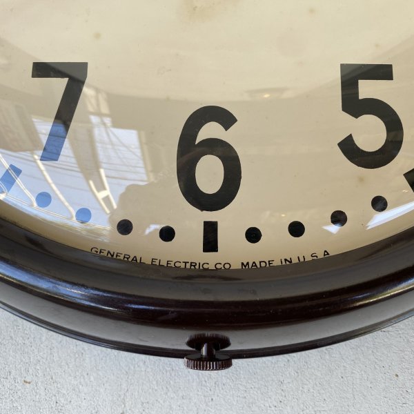 画像8: VINTAGE ANTIQUE GENERAL ELECTRIC WALL CLOCK GE ヴィンテージ アンティーク ウォールクロック ゼネラルエレクトリック 壁掛け時計 / スクールクロック ベークライト 焦げ茶 丸型 店舗什器 アメリカ (4) (8)