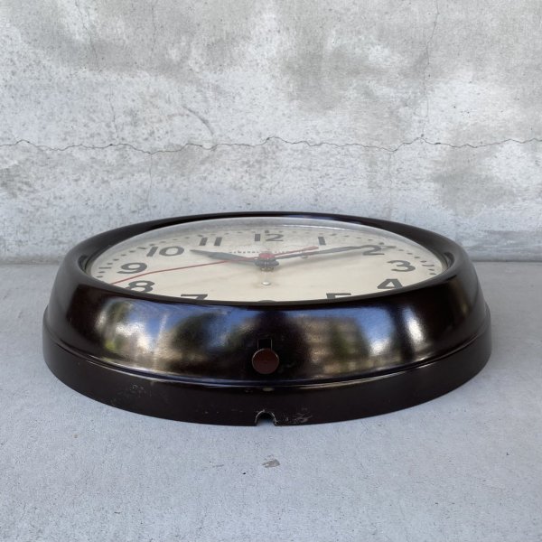 画像3: VINTAGE ANTIQUE GENERAL ELECTRIC WALL CLOCK GE ヴィンテージ アンティーク ウォールクロック ゼネラルエレクトリック 壁掛け時計 / スクールクロック ベークライト 焦げ茶 丸型 店舗什器 アメリカ (4) (3)