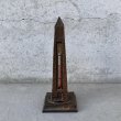 画像1: VINTAGE ANTIQUE WASHINGTON MONUMENT THERMOMETER JAPANNED ヴィンテージ アンティーク ワシントン モニュメント 温度計 ジャパンカラー / コレクタブル オブジェ ディスプレイ 記念塔 置物 アメリカ (2) (1)