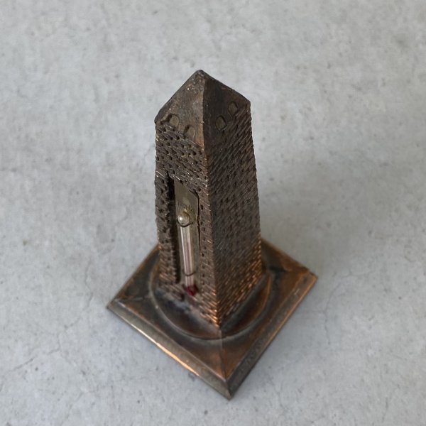 画像5: VINTAGE ANTIQUE WASHINGTON MONUMENT THERMOMETER JAPANNED ヴィンテージ アンティーク ワシントン モニュメント 温度計 ジャパンカラー / コレクタブル オブジェ ディスプレイ 記念塔 置物 アメリカ (2) (5)