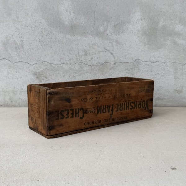 画像1: VINTAGE ANTIQUE WOOD CRATE WOODEN BOX YORKSHIRE FARM CHEESE ヴィンテージ アンティーク ウッドボックス 木箱 チーズ / コレクタブル 収納 ケース 店舗什器 アメリカ USA  (1)