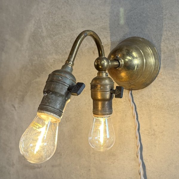 画像12: VINTAGE ANTIQUE LAMP LIGHT WALL LAMP ヴィンテージ アンティーク ライト ウォールランプ 壁付け照明 ブラケットランプ 2灯 / ランプ ブラス 真鍮 E26 店舗什器 アメリカ USA  (12)