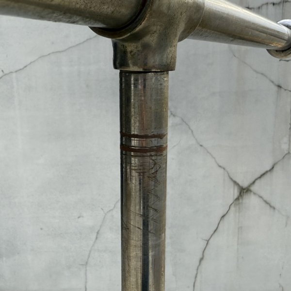 画像8: VINTAGE ANTIQUE CLOTHING RACK ヴィンテージ アンティーク クロージングラック Tハンガーラック / T型 T字 Tバー コレクタブル ディスプレイ 家具 服屋 店舗 什器 アメリカ (8)