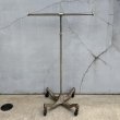 画像1: VINTAGE ANTIQUE CLOTHING RACK ヴィンテージ アンティーク クロージングラック Tハンガーラック / T型 T字 Tバー コレクタブル ディスプレイ 家具 服屋 店舗 什器 アメリカ (1)