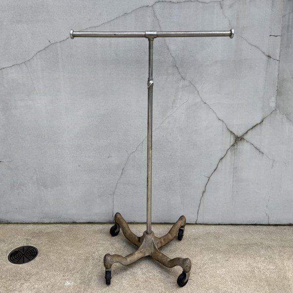 画像2: VINTAGE ANTIQUE CLOTHING RACK ヴィンテージ アンティーク クロージングラック Tハンガーラック / T型 T字 Tバー コレクタブル ディスプレイ 家具 服屋 店舗 什器 アメリカ (2)