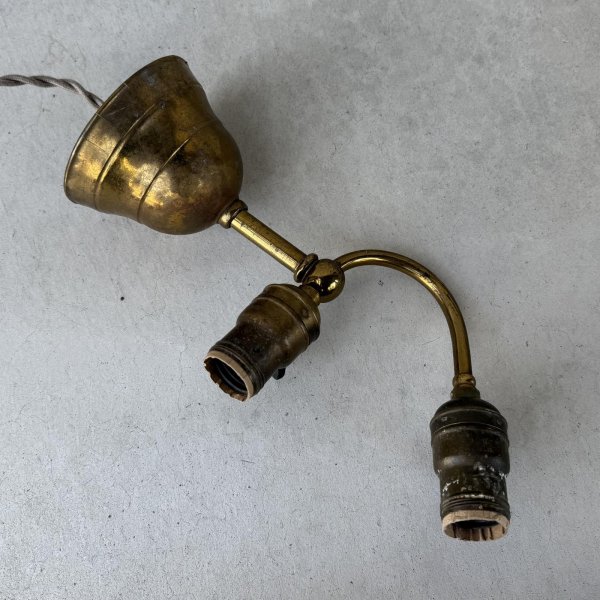 画像2: VINTAGE ANTIQUE LAMP LIGHT WALL LAMP ヴィンテージ アンティーク ライト ウォールランプ 壁付け照明 ブラケットランプ 2灯 / ランプ ブラス 真鍮 E26 店舗什器 アメリカ USA  (2)