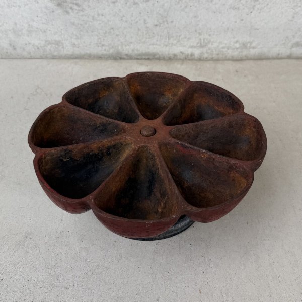 画像2: VINTAGE ANTIQUE STAR NAIL CUP ヴィンテージ アンティーク ネイルカップ 釘入れ / ディスプレイ インダストリアル 小物入れ パーツ入れ キャストアイアン 鋳物 店舗什器 アメリカ (2)