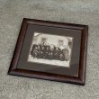 画像1: VINTAGE ANTIQUE PHOTO ヴィンテージ アンティーク 集合写真 ウォールインテリア フレーム 額装 / 壁掛け 木製 店舗什器 アメリカ (1)