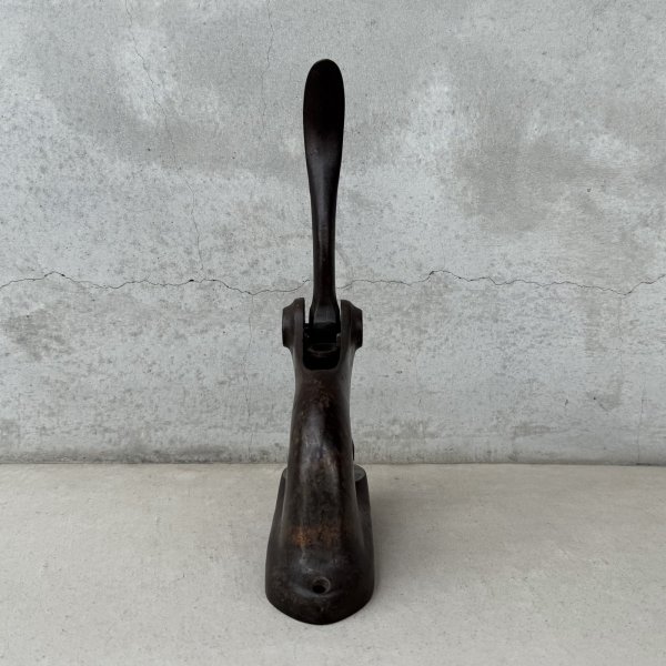 画像3: VINTAGE ANTIQUE JAPANNED FINISH EMBOSSER ヴィンテージ アンティーク ジャパンド ジャパンフィニッシュ エンボッサー エンボススタンプ カンパニーシール / オブジェ ディスプレイ キャストアイアン 刻印 判子 鋳物 店舗什器 アメリカ (3)