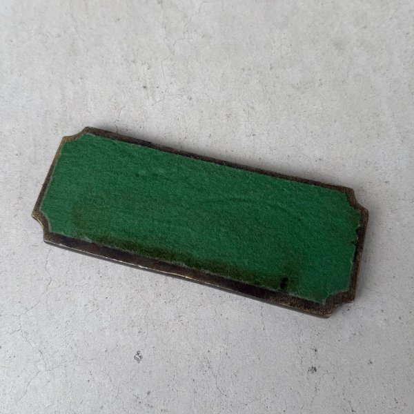 画像2: VINTAGE ANTIQUE EASPRIN DRUG BORD ヴィンテージ アンティーク アスピリン 看板 / コレクタブル アドバタイジング ディスプレイ ペーパーウェイト プレート ドラッグ 薬 企業物 ブラス 真鍮 置物 アメリカ (2)