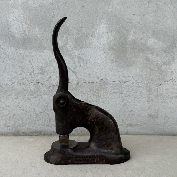 画像5: VINTAGE ANTIQUE JAPANNED FINISH EMBOSSER ヴィンテージ アンティーク ジャパンド ジャパンフィニッシュ エンボッサー エンボススタンプ カンパニーシール / オブジェ ディスプレイ キャストアイアン 刻印 判子 鋳物 店舗什器 アメリカ (5)