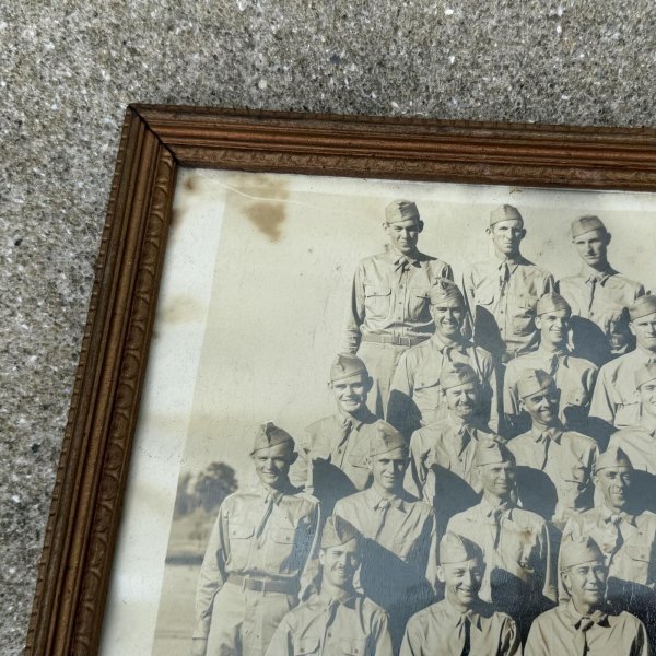 画像6: VINTAGE ANTIQUE  MILITARY PHOTOS U.S.ARMY ヴィンテージ アンティーク ミリタリーフォト 集合写真 / モノクロ ウォールインテリア コレクタブル フレーム 壁掛け 額装 木製 WW2 アメリカ (6)