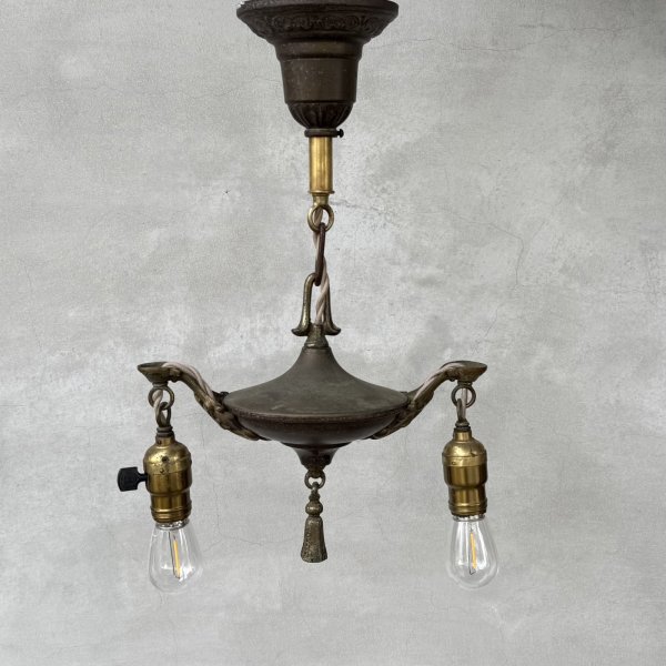 画像1: VINTAGE ANTIQUE LIGHT ヴィンテージ アンティーク シャンデリア 吊り下げライト  照明 / 2灯 ライト ペンダントライト 天井照明 店舗什器 アメリカ USA (2) (1)