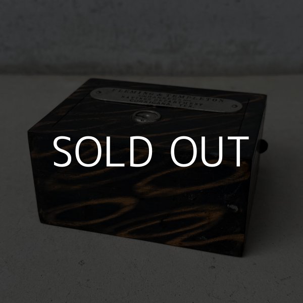 画像6: VINTAGE ANTIQUE COIN BANK W.F.BURNS CO. JAPANNED ヴィンテージ アンティーク コインバンク マネーバンク 貯金箱 ジャパンド ジャパンフィニッシュ / コレクタブル オブジェ インテリア ノベルティー 銀行 アメリカ (1) (6)