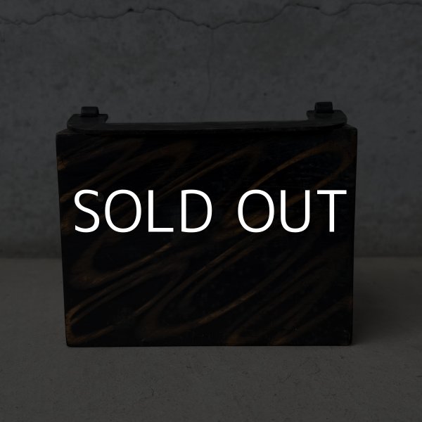 画像2: VINTAGE ANTIQUE COIN BANK W.F.BURNS CO. JAPANNED ヴィンテージ アンティーク コインバンク マネーバンク 貯金箱 ジャパンド ジャパンフィニッシュ / コレクタブル オブジェ インテリア ノベルティー 銀行 アメリカ (1) (2)