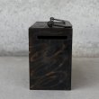 画像4: VINTAGE ANTIQUE COIN BANK W.F.BURNS CO. JAPANNED ヴィンテージ アンティーク コインバンク マネーバンク 貯金箱 ジャパンド ジャパンフィニッシュ / コレクタブル オブジェ インテリア ノベルティー 銀行 アメリカ USA (3) (4)