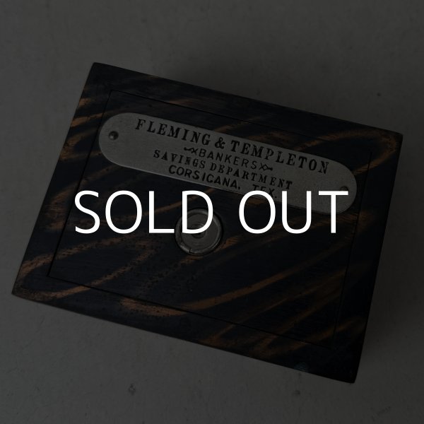 画像7: VINTAGE ANTIQUE COIN BANK W.F.BURNS CO. JAPANNED ヴィンテージ アンティーク コインバンク マネーバンク 貯金箱 ジャパンド ジャパンフィニッシュ / コレクタブル オブジェ インテリア ノベルティー 銀行 アメリカ (1) (7)