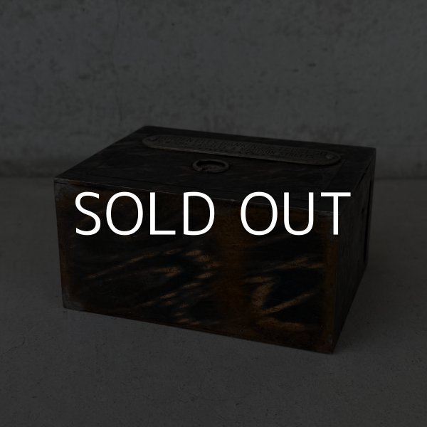 画像6: VINTAGE ANTIQUE COIN BANK W.F.BURNS CO. JAPANNED ヴィンテージ アンティーク コインバンク マネーバンク 貯金箱 ジャパンド ジャパンフィニッシュ / コレクタブル オブジェ インテリア ノベルティー 銀行 アメリカ USA (3) (6)