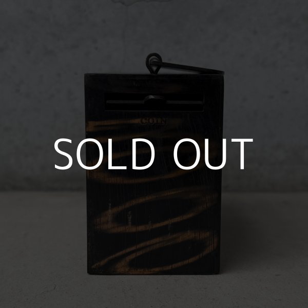 画像4: VINTAGE ANTIQUE COIN BANK W.F.BURNS CO. JAPANNED ヴィンテージ アンティーク コインバンク マネーバンク 貯金箱 ジャパンド ジャパンフィニッシュ / コレクタブル オブジェ インテリア ノベルティー 銀行 アメリカ (1) (4)