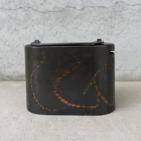 画像2: VINTAGE ANTIQUE COIN BANK JAPANNED ヴィンテージ アンティーク コインバンク マネーバンク 貯金箱 ジャパンド ジャパンフィニッシュ / コレクタブル オブジェ インテリア ノベルティー 銀行 アメリカ USA (1) (2)