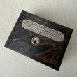 画像7: VINTAGE ANTIQUE COIN BANK JAPANNED W.F.BURNS CO. ヴィンテージ アンティーク コインバンク マネーバンク 貯金箱 ジャパンド ジャパンフィニッシュ / コレクタブル オブジェ インテリア ノベルティー 銀行 アメリカ USA (3) (7)