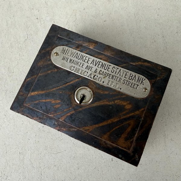 画像7: VINTAGE ANTIQUE COIN BANK JAPANNED W.F.BURNS CO. ヴィンテージ アンティーク コインバンク マネーバンク 貯金箱 ジャパンド ジャパンフィニッシュ / コレクタブル オブジェ インテリア ノベルティー 銀行 アメリカ USA (3) (7)