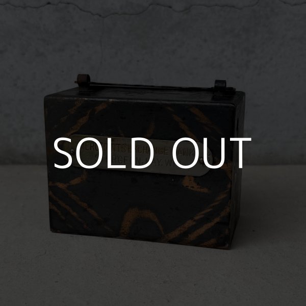 画像1: VINTAGE ANTIQUE COIN BANK JAPANNED LOUIS RICH CO. ヴィンテージ アンティーク コインバンク マネーバンク 貯金箱 ジャパンド ジャパンフィニッシュ / コレクタブル オブジェ インテリア ノベルティー 銀行 アメリカ USA (2) (1)