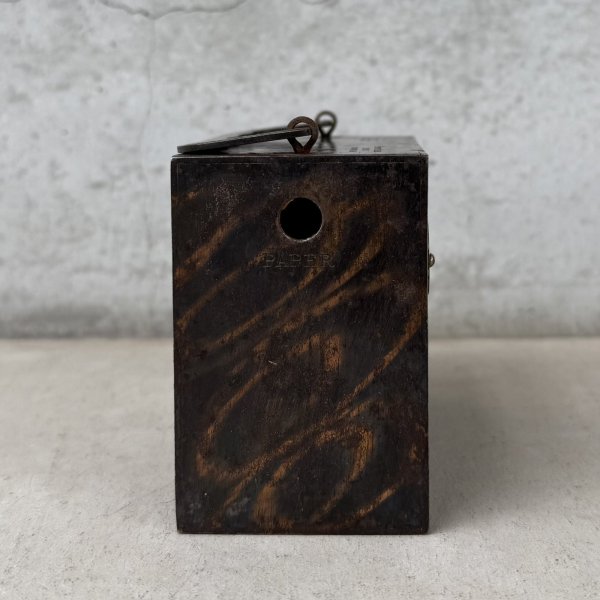 画像4: VINTAGE ANTIQUE COIN BANK JAPANNED W.F.BURNS CO. ヴィンテージ アンティーク コインバンク マネーバンク 貯金箱 ジャパンド ジャパンフィニッシュ / コレクタブル オブジェ インテリア ノベルティー 銀行 アメリカ USA (3) (4)