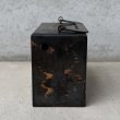 画像4: VINTAGE ANTIQUE COIN BANK JAPANNED LOUIS RICH CO. ヴィンテージ アンティーク コインバンク マネーバンク 貯金箱 ジャパンド ジャパンフィニッシュ / コレクタブル オブジェ インテリア ノベルティー 銀行 アメリカ USA (2) (4)