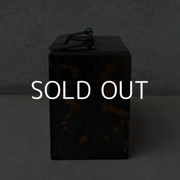 画像3: VINTAGE ANTIQUE COIN BANK JAPANNED LOUIS RICH CO. ヴィンテージ アンティーク コインバンク マネーバンク 貯金箱 ジャパンド ジャパンフィニッシュ / コレクタブル オブジェ インテリア ノベルティー 銀行 アメリカ USA (2) (3)