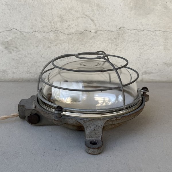 画像4: VINTAGE ANTIQUE LIGHT CAPSULE LAMP MAPELEC AMIENS ヴィンテージ アンティーク ライト カプセルランプ マリンランプ ウォールランプ 壁付け照明  天井照明 / インダストリアル  鋳物 E26 工業用 店舗什器 フランス (4)