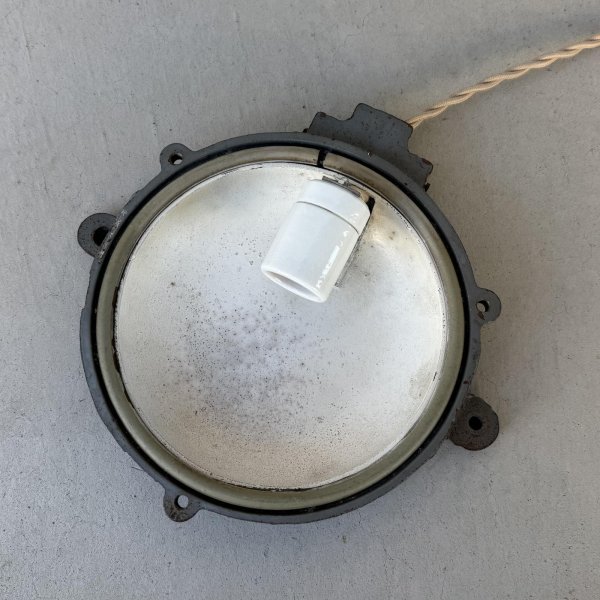 画像6: VINTAGE ANTIQUE LIGHT CAPSULE LAMP MAPELEC AMIENS ヴィンテージ アンティーク ライト カプセルランプ マリンランプ ウォールランプ 壁付け照明  天井照明 / インダストリアル  鋳物 E26 工業用 店舗什器 フランス (6)