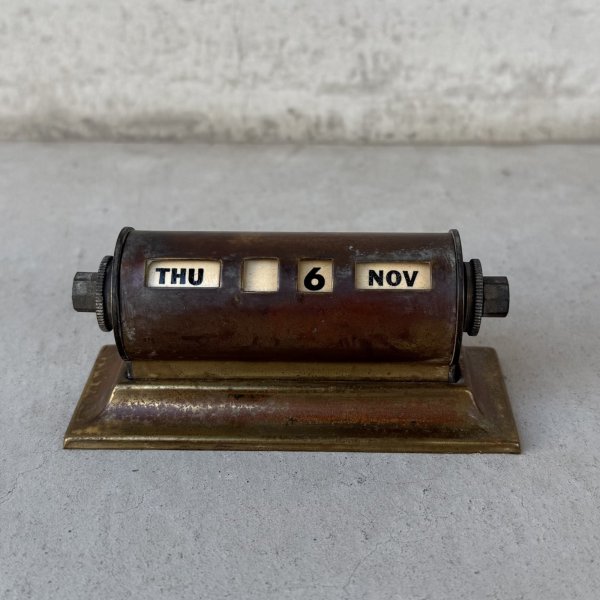 画像2: VINTAGE ANTIQUE CALENDAR ヴィンテージ アンティーク 万年カレンダー 卓上カレンダー / コレクタブル インテリア ブラス 文具 真鍮 雑貨 小物 アメリカ USA (1) (2)