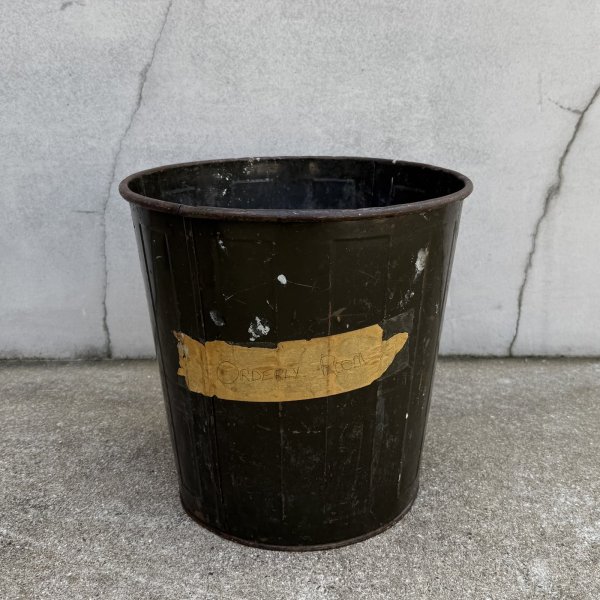 画像1: VINTAGE ANTIQUE TRASH CAN BUCKET ヴィンテージ アンティーク ゴミ箱 ダストボックス バケツ / 缶 インダストリアル 収納 カーキ 店舗什器 アメリカ (1) (1)