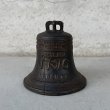 画像1: VINTAGE ANTIQUE LIBERTY BELL PIGGY BANK ヴィンテージ アンティーク リバティーベル 自由の鐘 貯金箱 マネーバンク / コレクタブル オブジェ アメリカ独立記念 1776 キャストアイアン 鋳物 置物  雑貨 小物 アメリカ (1)