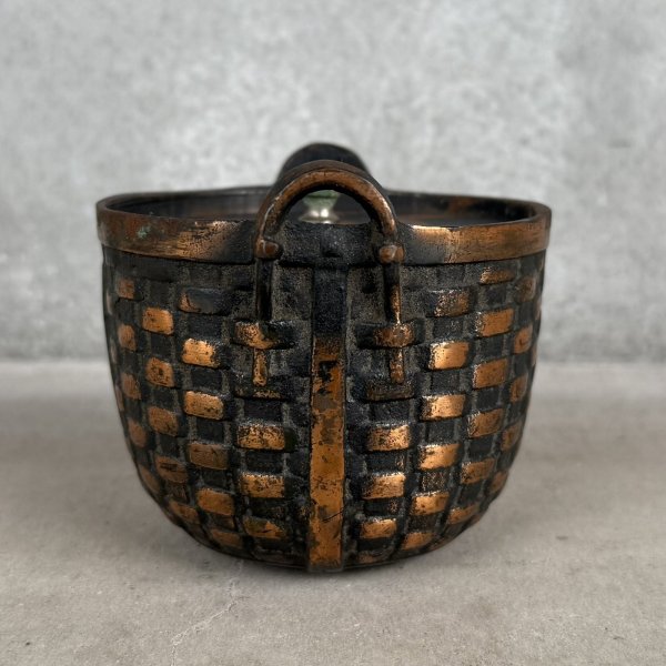 画像4: VINTAGE ANTIQUE COIN BANK JAPANNED  ヴィンテージ アンティーク コインバンク マネーバンク 貯金箱 ジャパンド ジャパンフィニッシュ / コレクタブル オブジェ インテリア スーベニア バスケットバンク アメリカ USA (4)