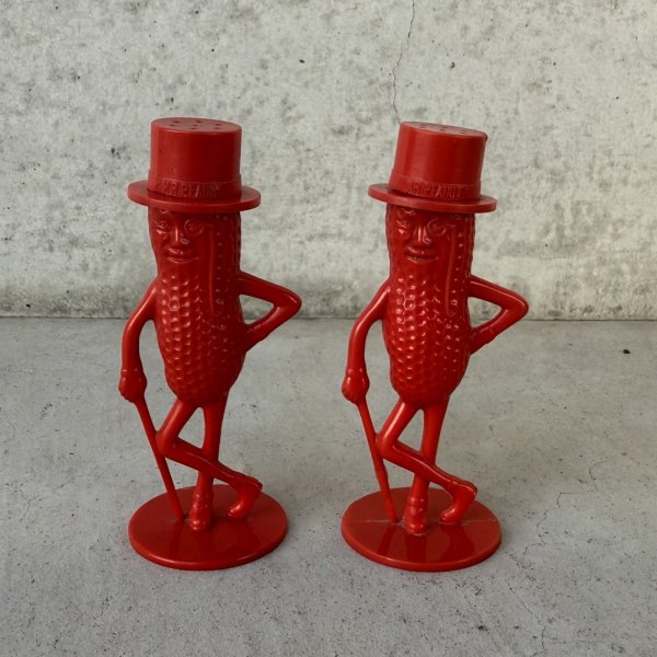 画像1: VINTAGE ANTIQUE PLANTERS MR PEANUT ヴィンテージ アンティーク ミスターピーナッツ ソルト＆ペッパー 塩胡椒入れ / コレクタブル キャラクター オブジェ ディスプレイ 赤色 雑貨 企業物 アメリカ (1)
