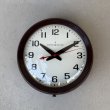 画像1: VINTAGE ANTIQUE WALL CLOCK GENERAL ELECTRIC GE ヴィンテージ アンティーク ウォールクロック 壁掛け時計 ゼネラルエレクトリック / スクールクロック アイアン 鉄 小 丸型 ブラウン 茶色 店舗什器 アメリカ (1)