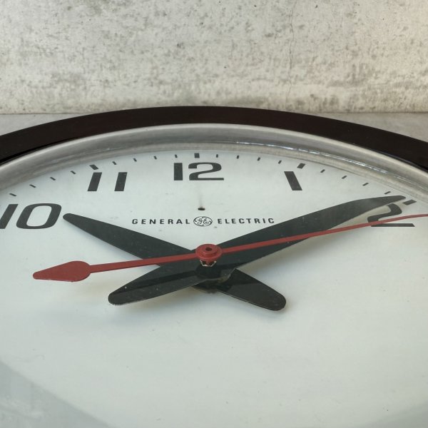 画像7: VINTAGE ANTIQUE WALL CLOCK GENERAL ELECTRIC GE ヴィンテージ アンティーク ウォールクロック 壁掛け時計 ゼネラルエレクトリック / スクールクロック アイアン 鉄 小 丸型 ブラウン 茶色 店舗什器 アメリカ (7)